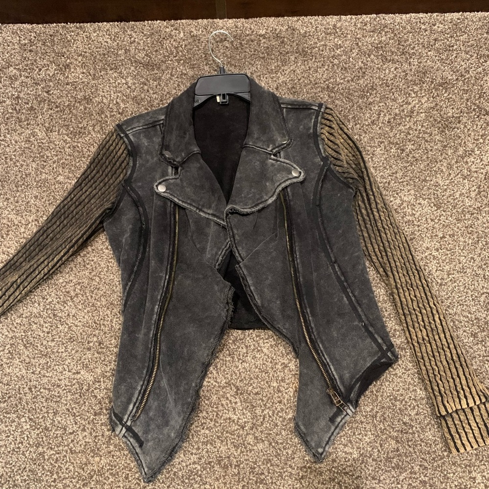 Buckle day trip jacket. Size small.